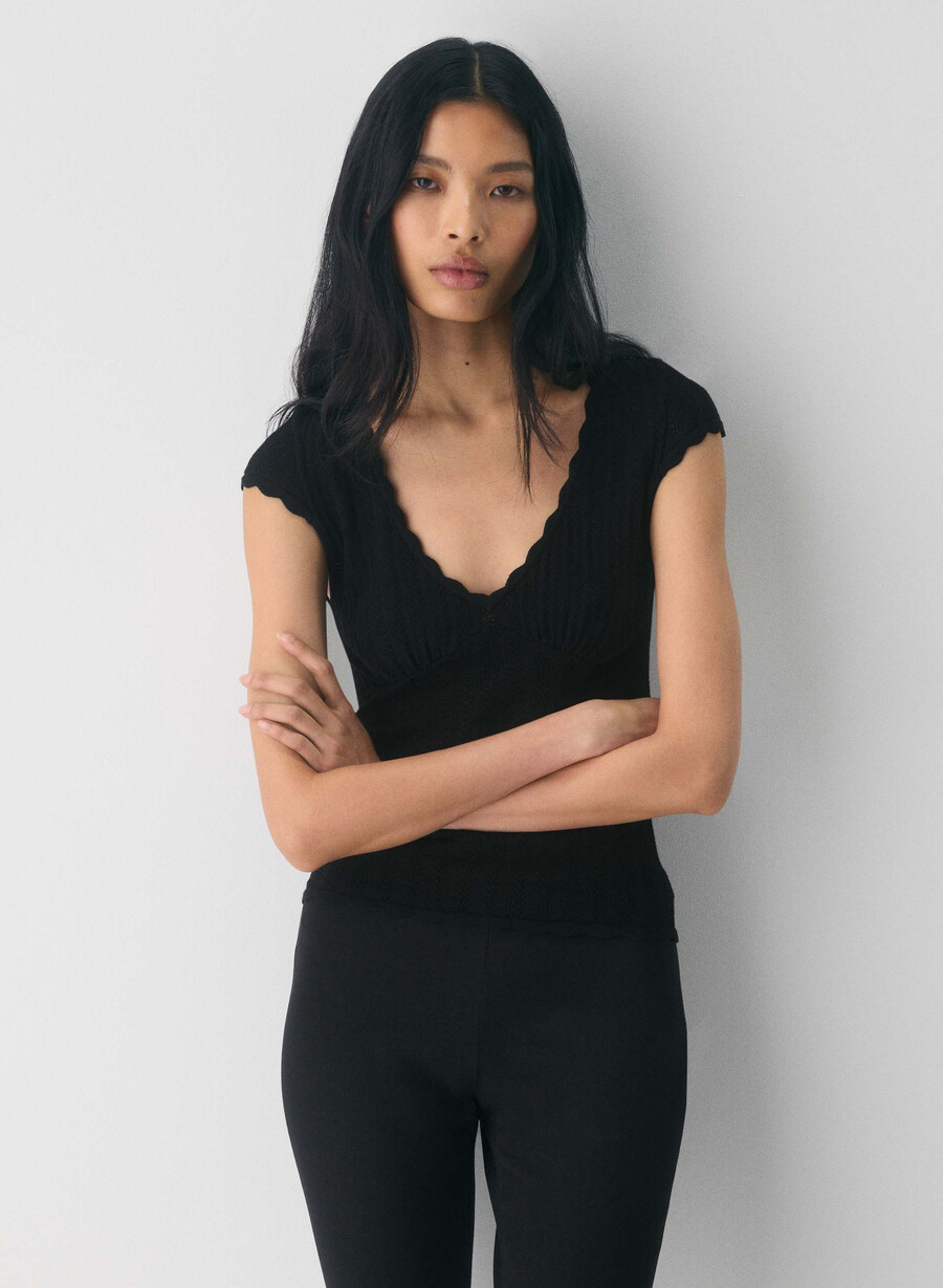 synopsis top - wonder yarn black