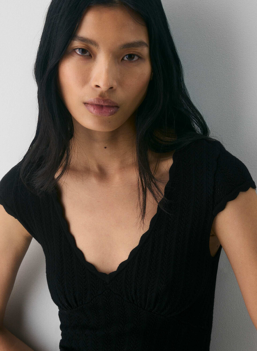 synopsis top - wonder yarn black