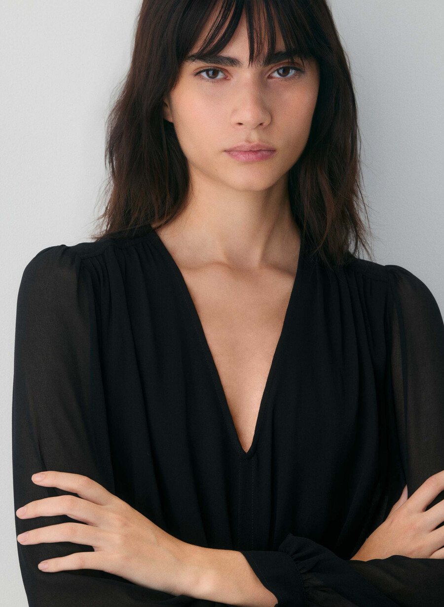 kleid in schreibschrift schwarz