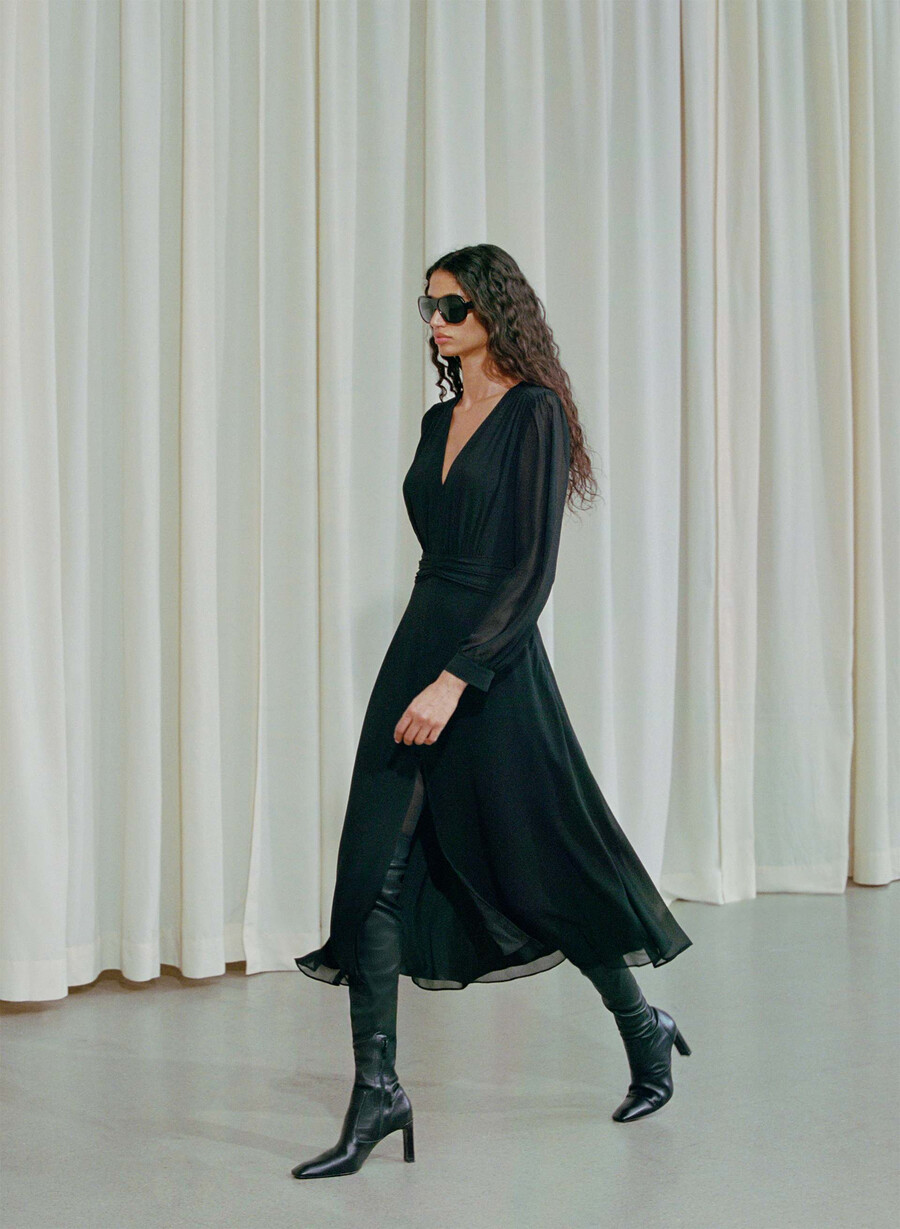 kleid in schreibschrift schwarz