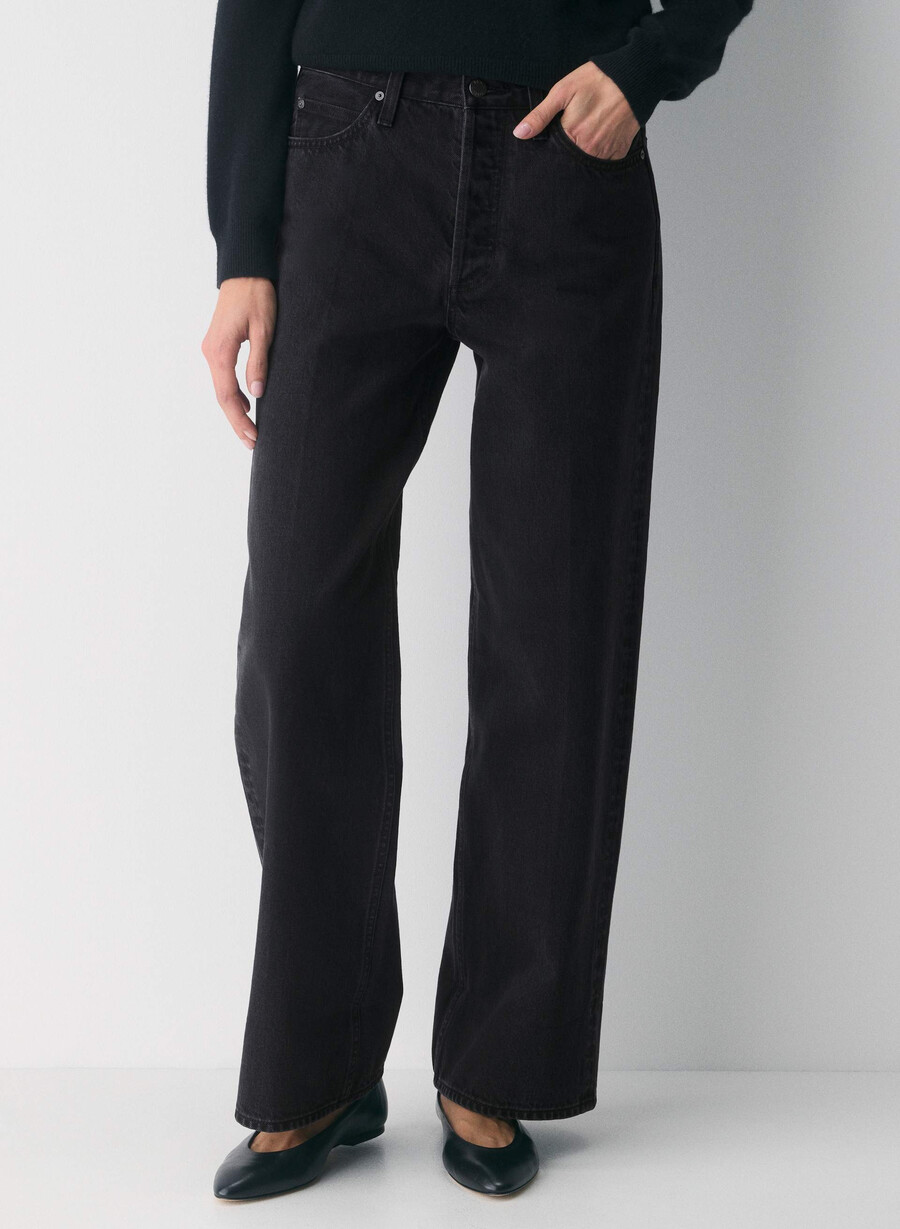 denim forum vintage-jeans der 90er mit niedrigem bund und umschlag schwarzer eyeliner