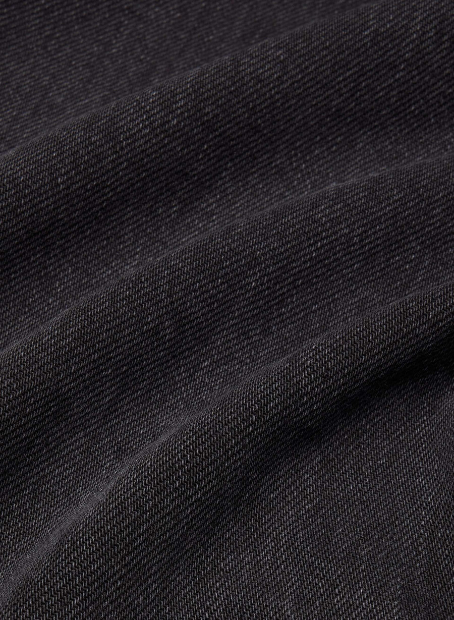 denim forum vintage-jeans der 90er mit niedrigem bund und umschlag schwarzer eyeliner