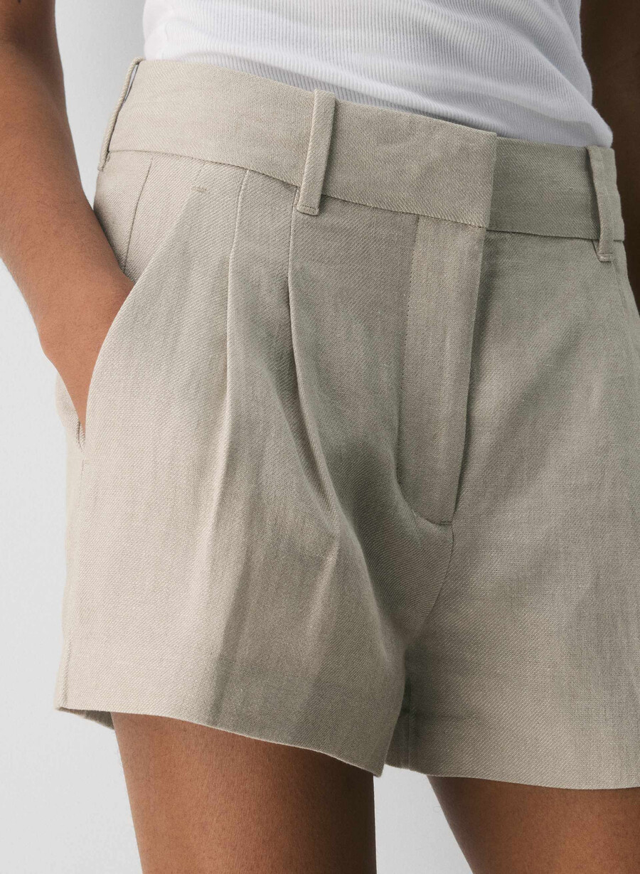 der mühelose kurze minirock „effortless short – leinen ungefärbt dunkles eccru