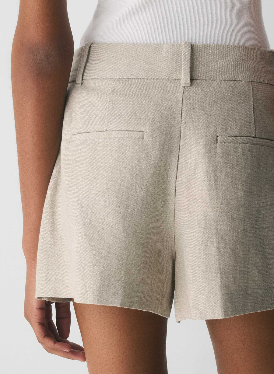 der mühelose kurze minirock „effortless short – leinen ungefärbt dunkles eccru