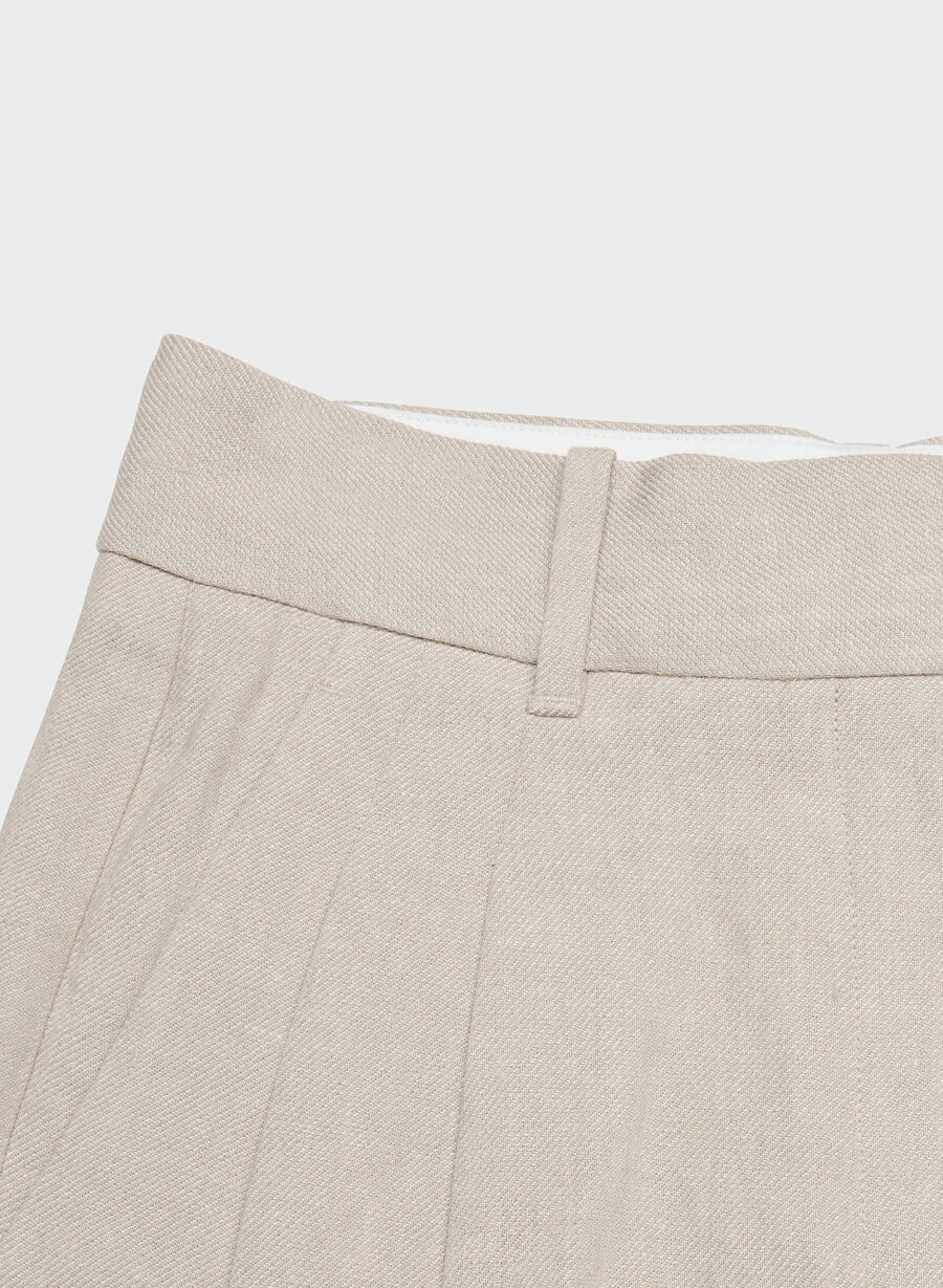 der mühelose kurze minirock „effortless short – leinen ungefärbt dunkles eccru