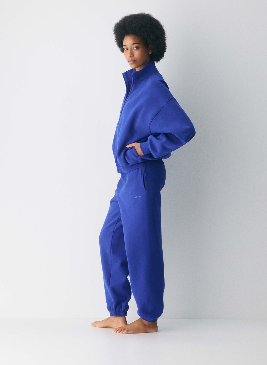 kuscheliger fleece-pullover mit großem reißverschluss in leuchtendem blau