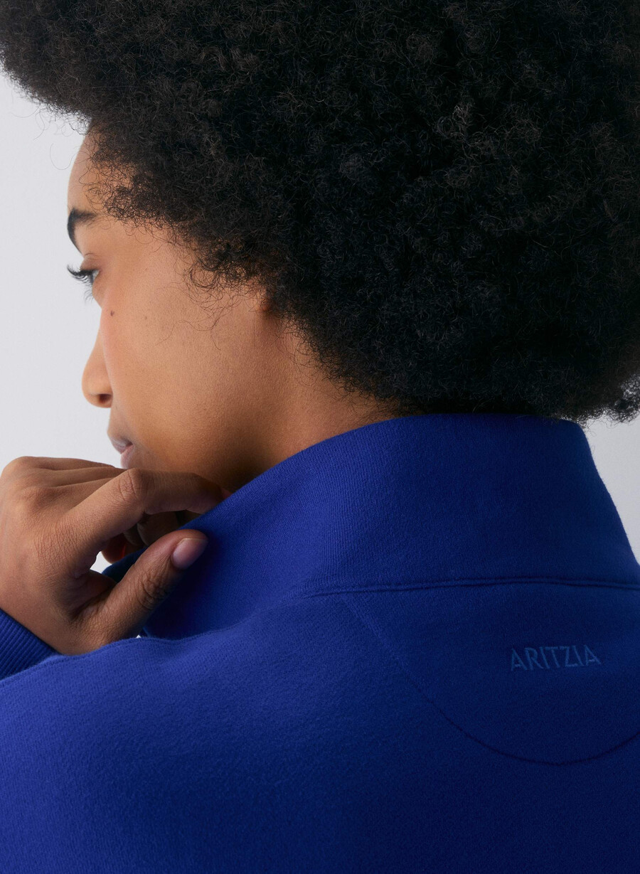 kuscheliger fleece-pullover mit großem reißverschluss in leuchtendem blau