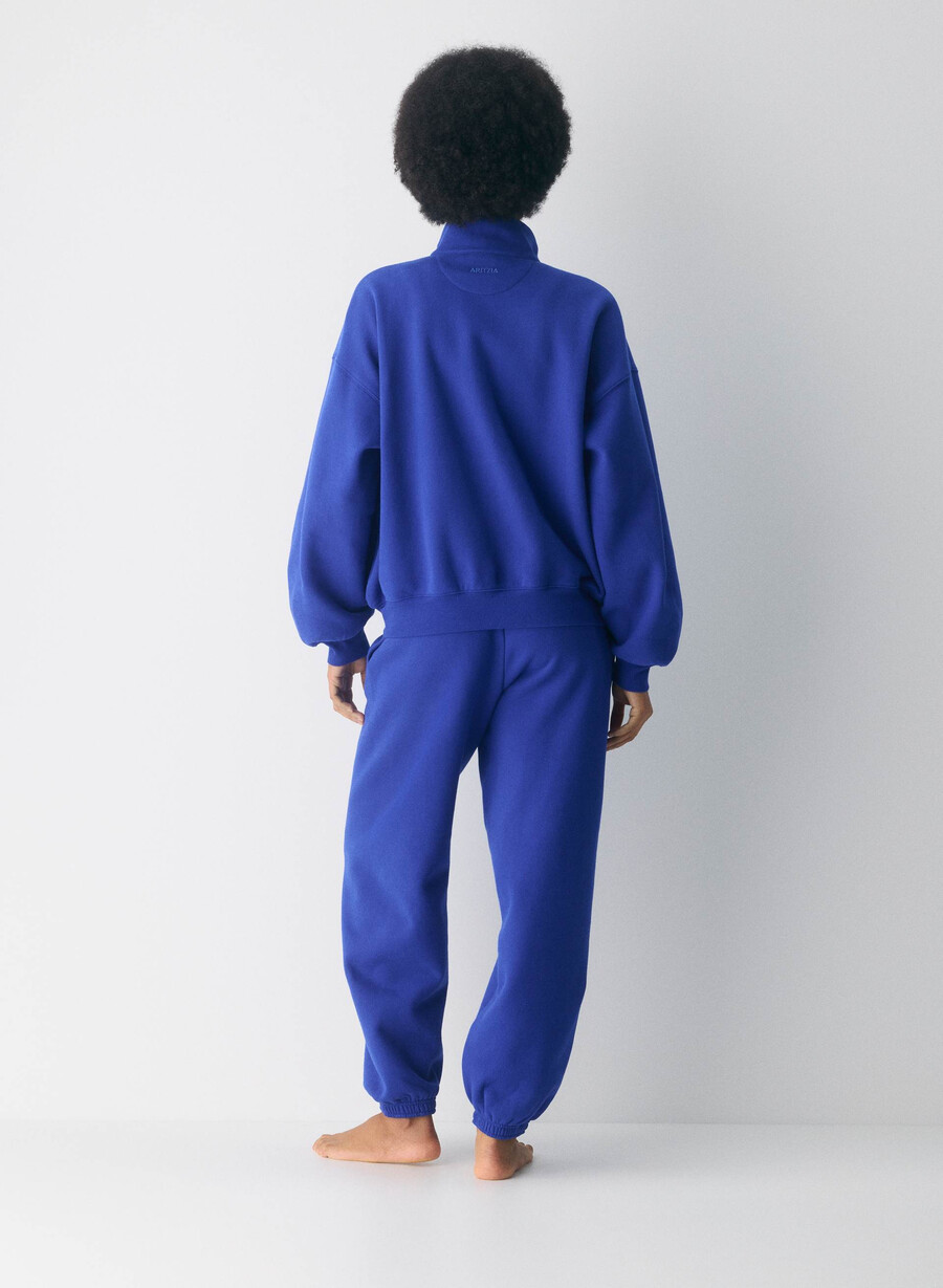 kuscheliger fleece-pullover mit großem reißverschluss in leuchtendem blau