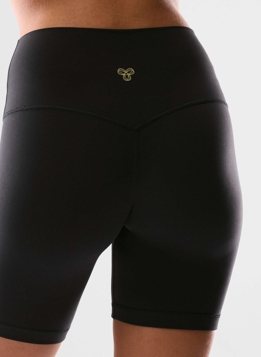 butter cheeky infinite hi-rise 7 short black