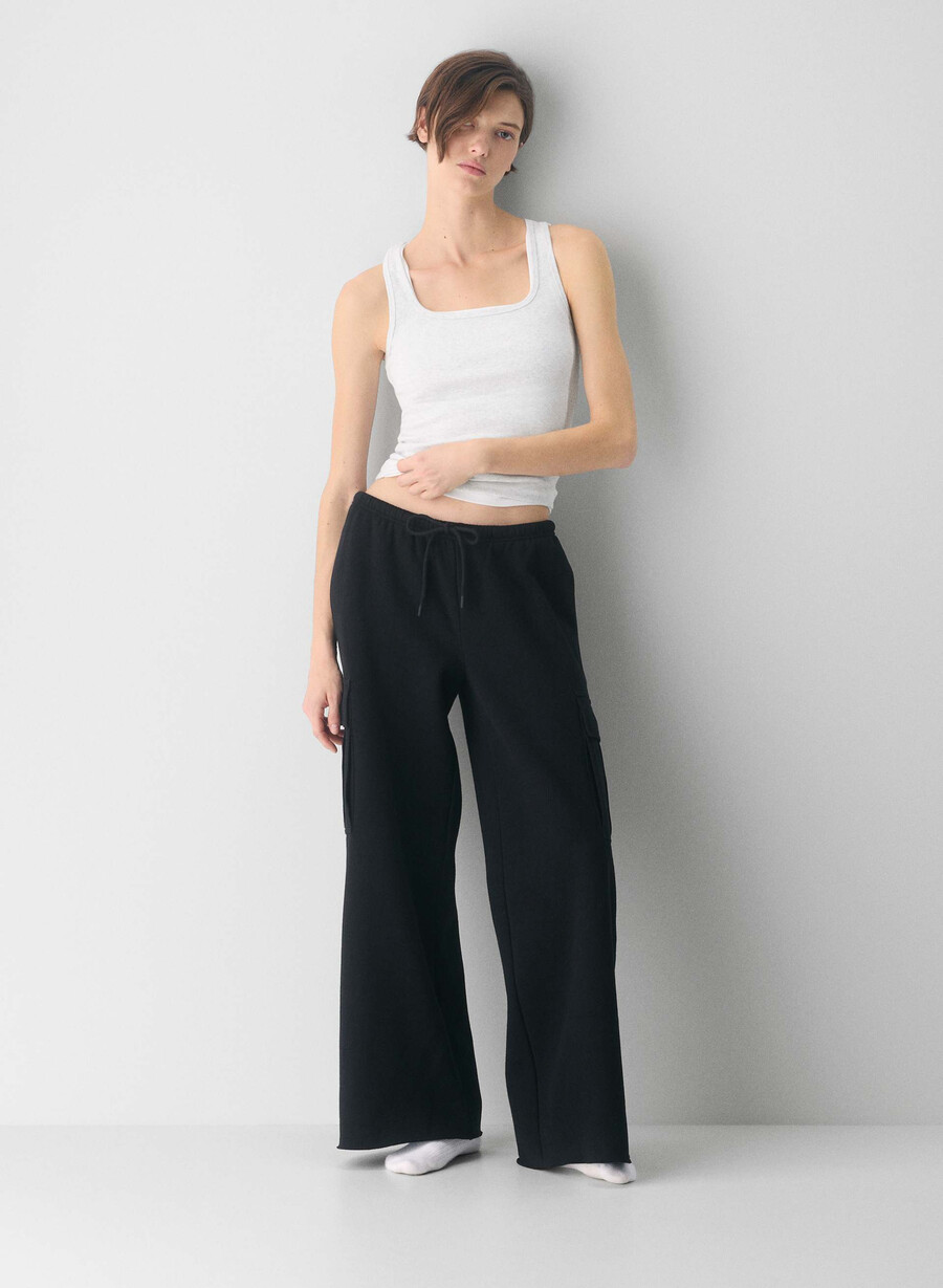 gemütliche fleece-sweatpants mit mega-cargo-effekt schwarz