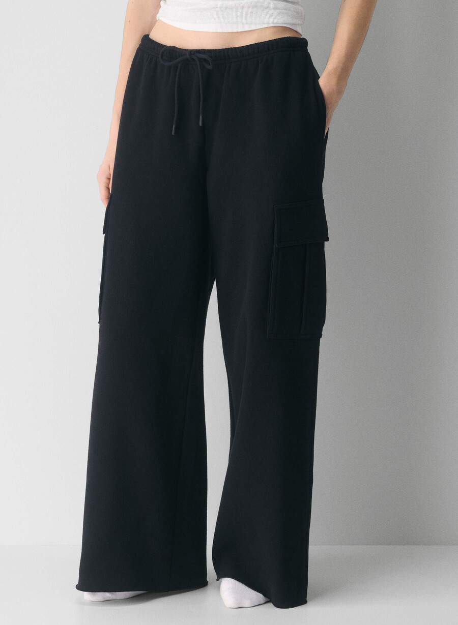gemütliche fleece-sweatpants mit mega-cargo-effekt schwarz