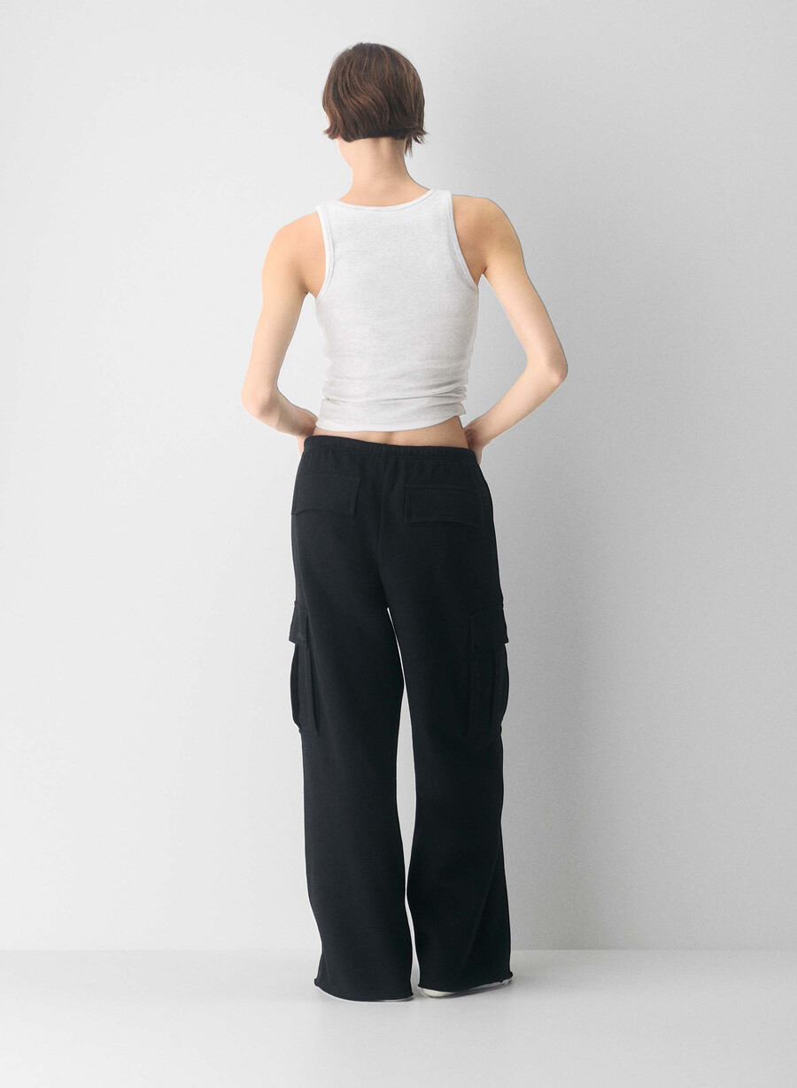 gemütliche fleece-sweatpants mit mega-cargo-effekt schwarz