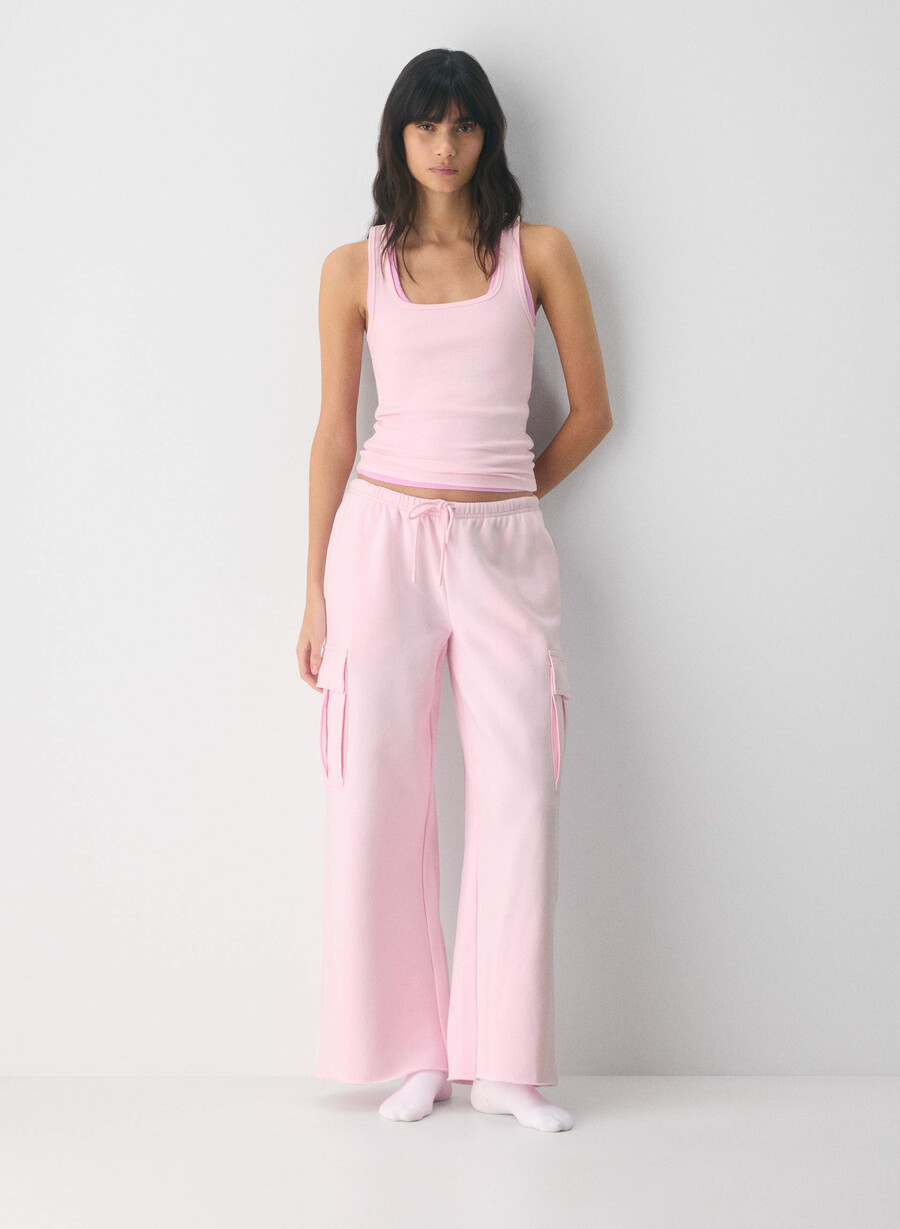kuschelige fleece-sweatpants mit mega-cargo-schlagpolsterung farbe villa pink