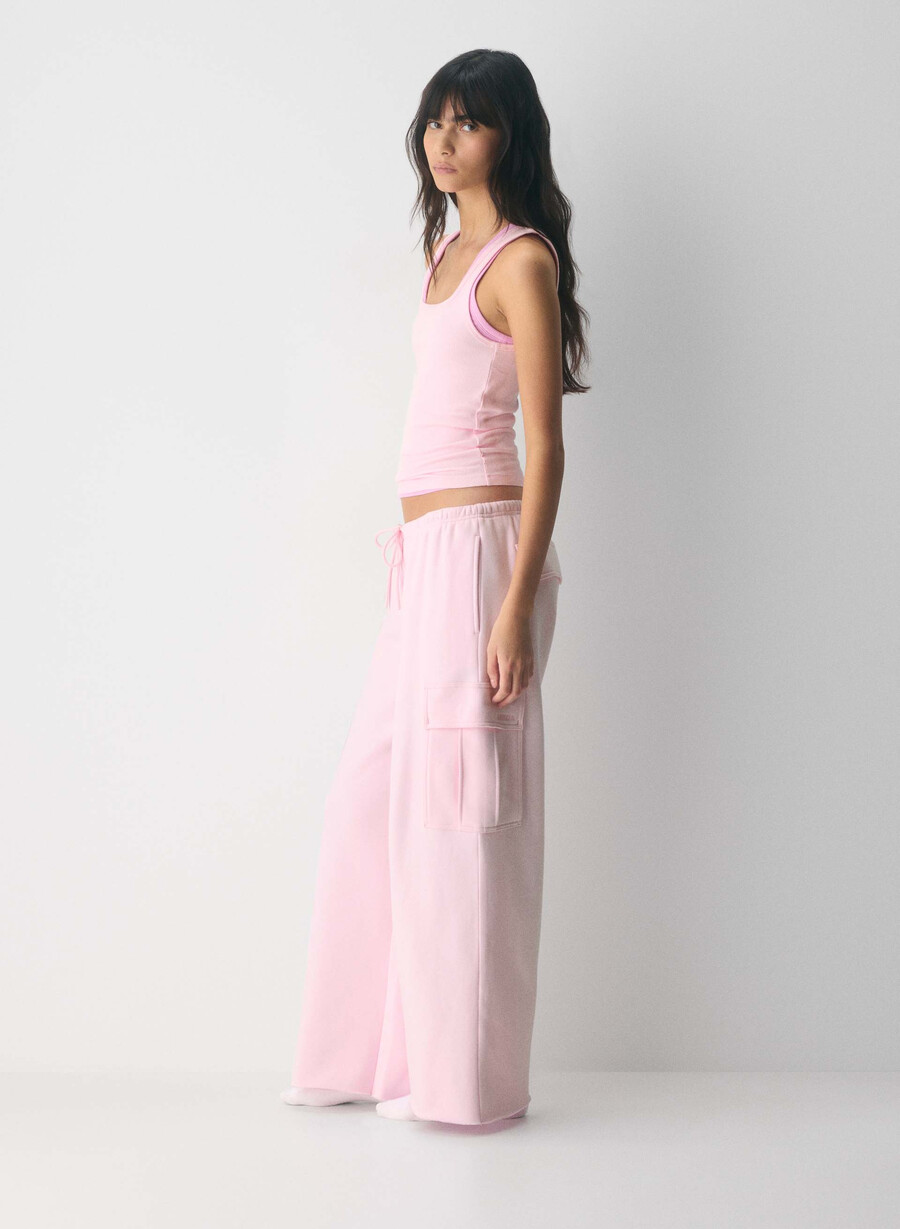 kuschelige fleece-sweatpants mit mega-cargo-schlagpolsterung farbe villa pink