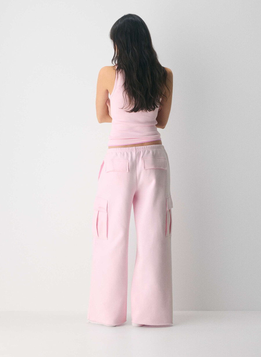 kuschelige fleece-sweatpants mit mega-cargo-schlagpolsterung farbe villa pink