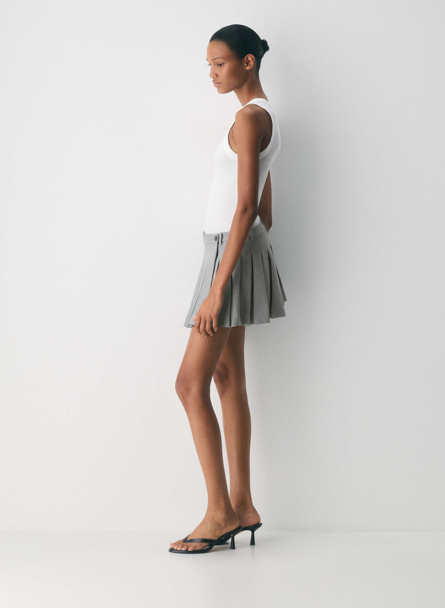 sima skort – crepette riverstone grau