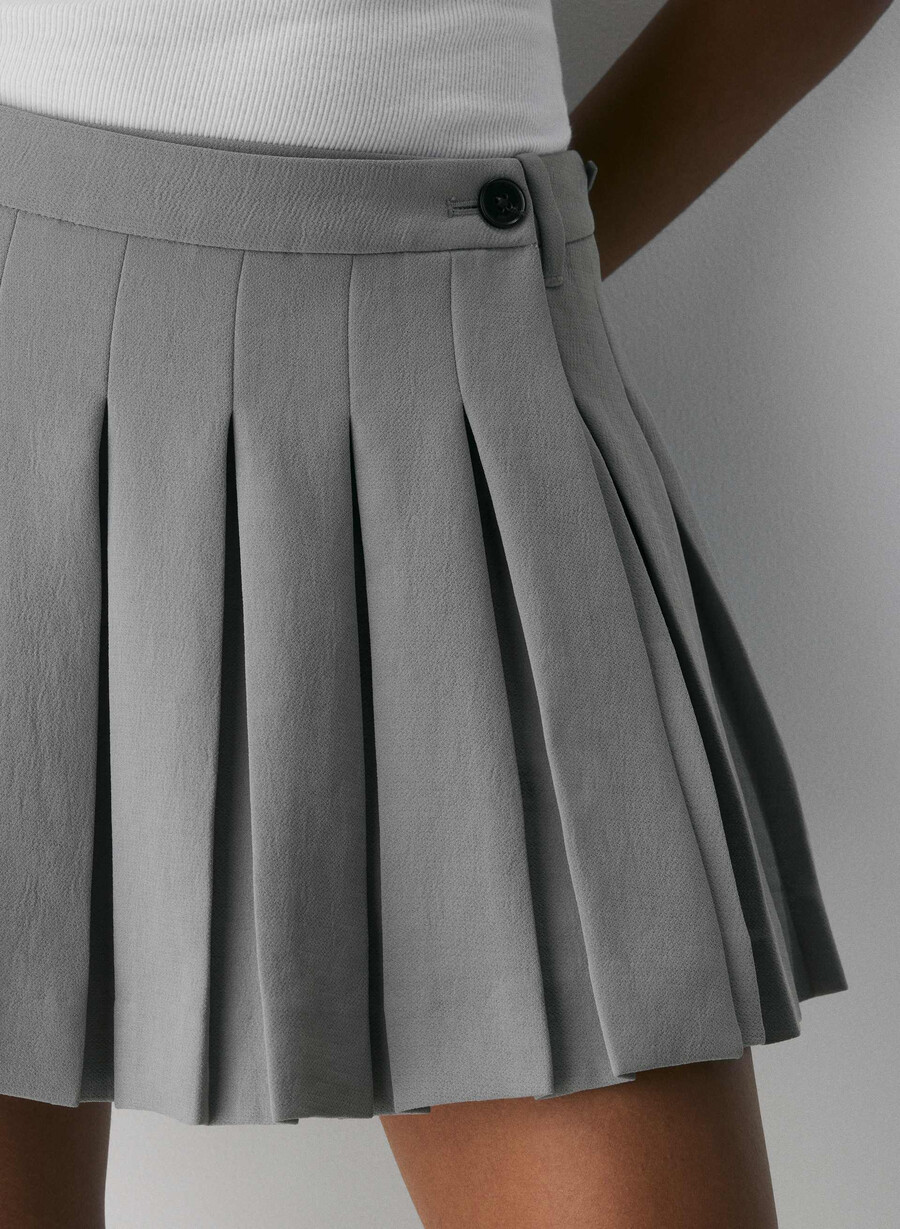 sima skort – crepette riverstone grau