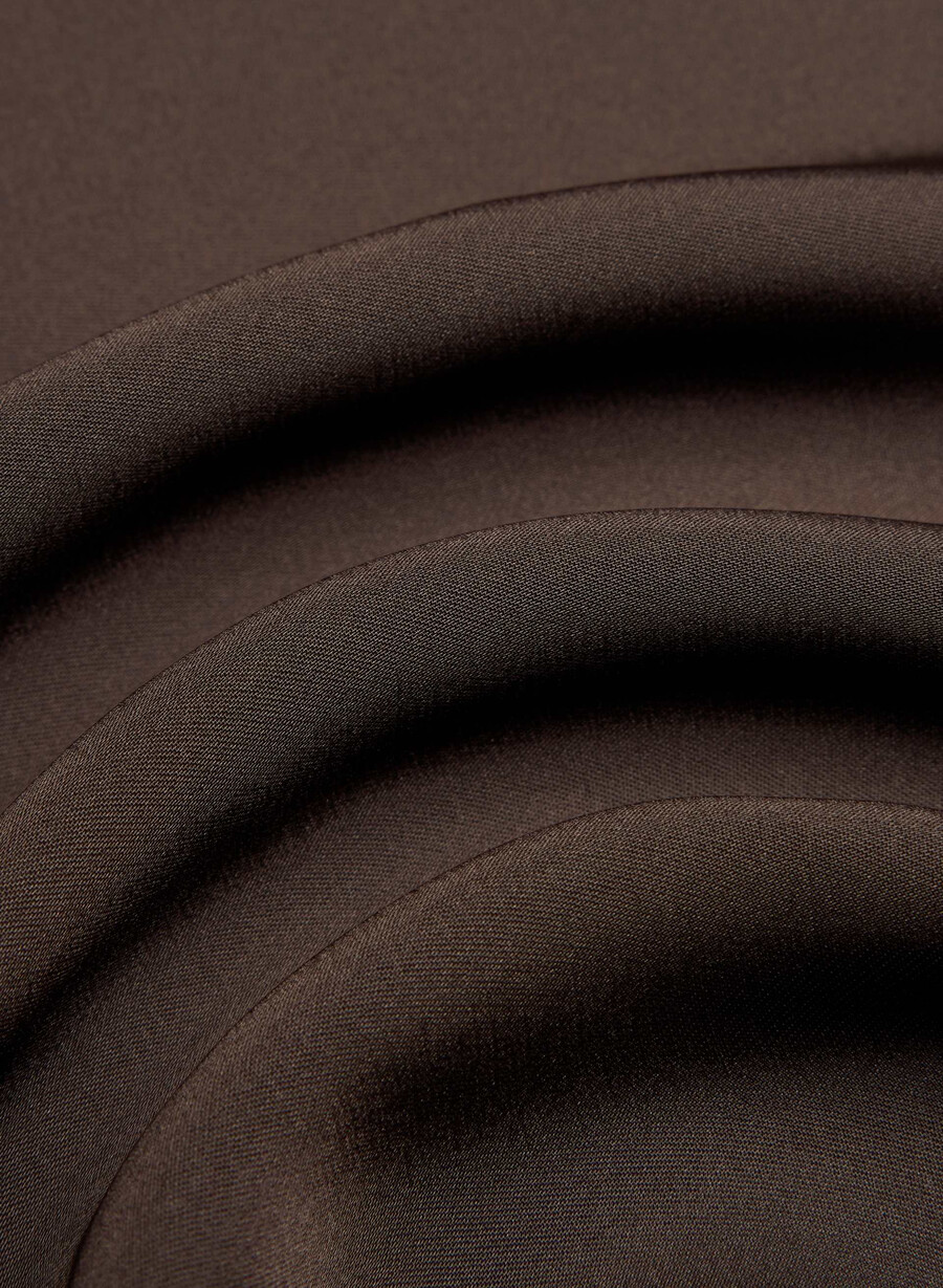 audience satin neckholderkleid reiches mochabraun