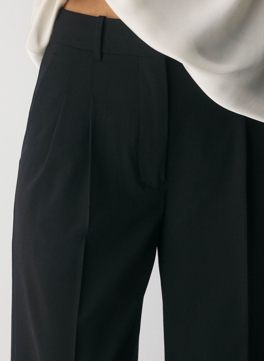 die mühelose hose aus wolle schwarz
