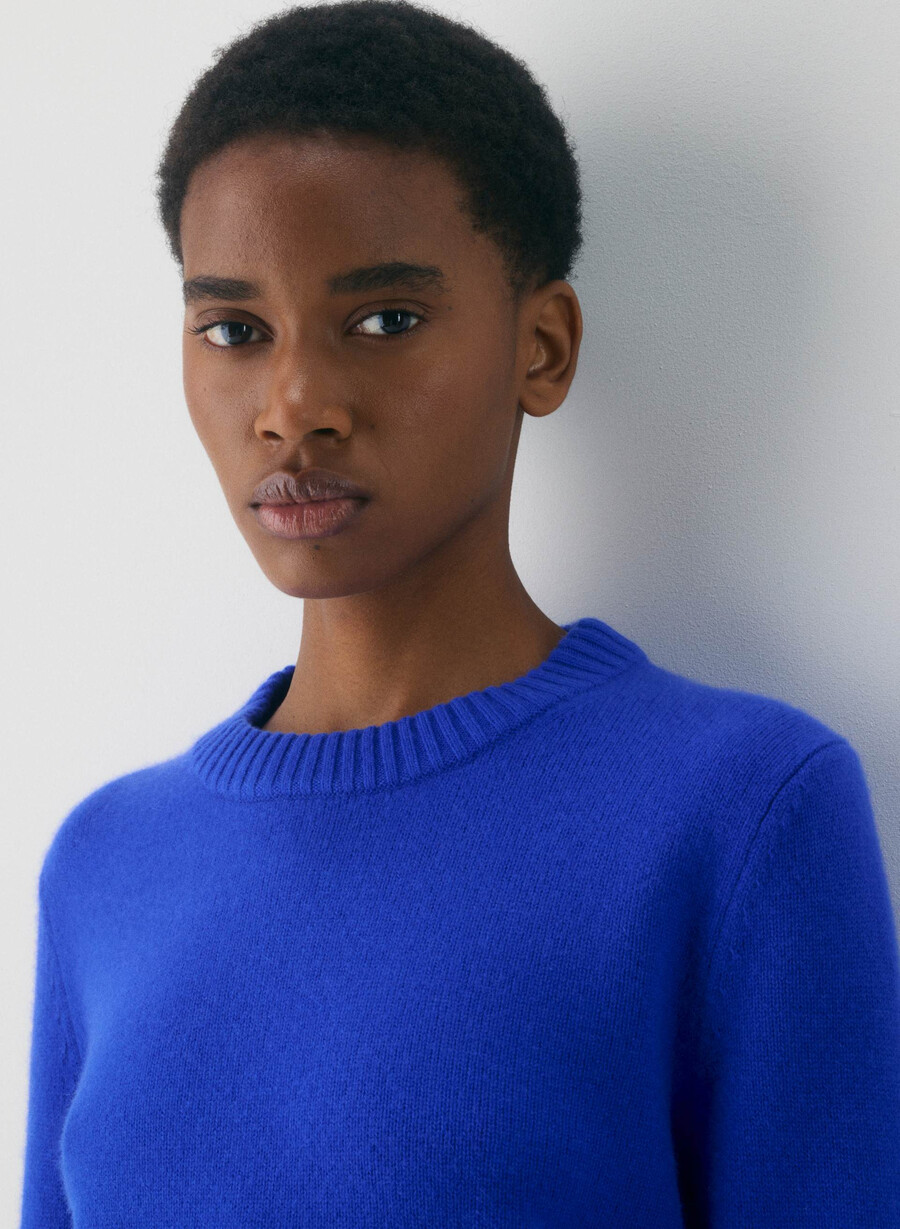 essential cashmere shrunken crew sweater ablaze blue