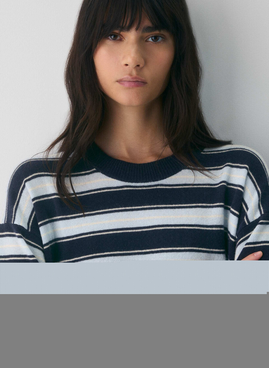bare cashmere relaxed crew sweater admiral villa blu