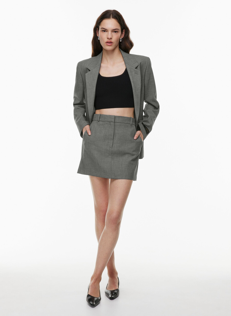 schwarzes kurzes tanktop mit eckigem ausschnitt und strickmuster