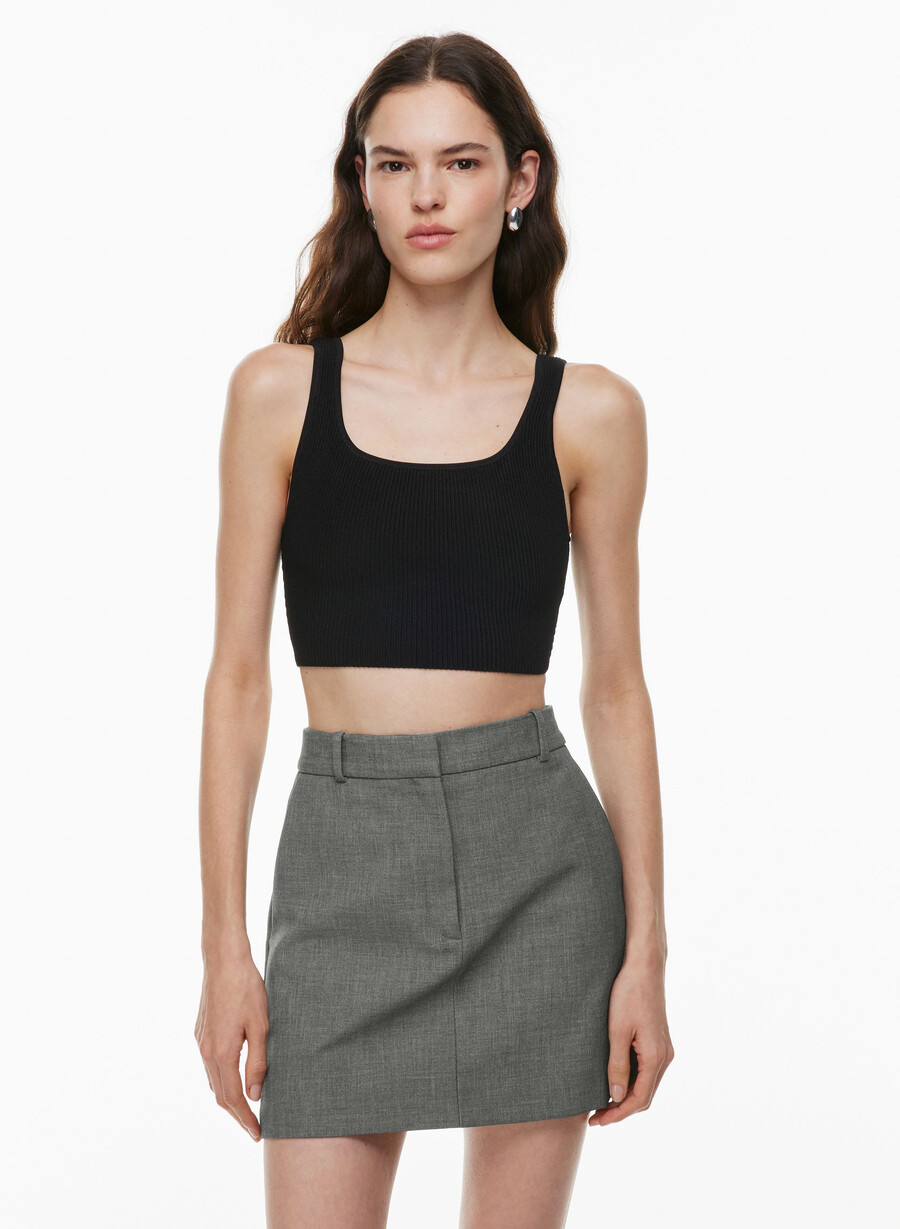 schwarzes kurzes tanktop mit eckigem ausschnitt und strickmuster