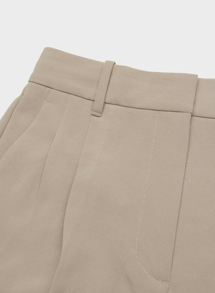 die mühelose short mid-thigh - crepette nomad taupe