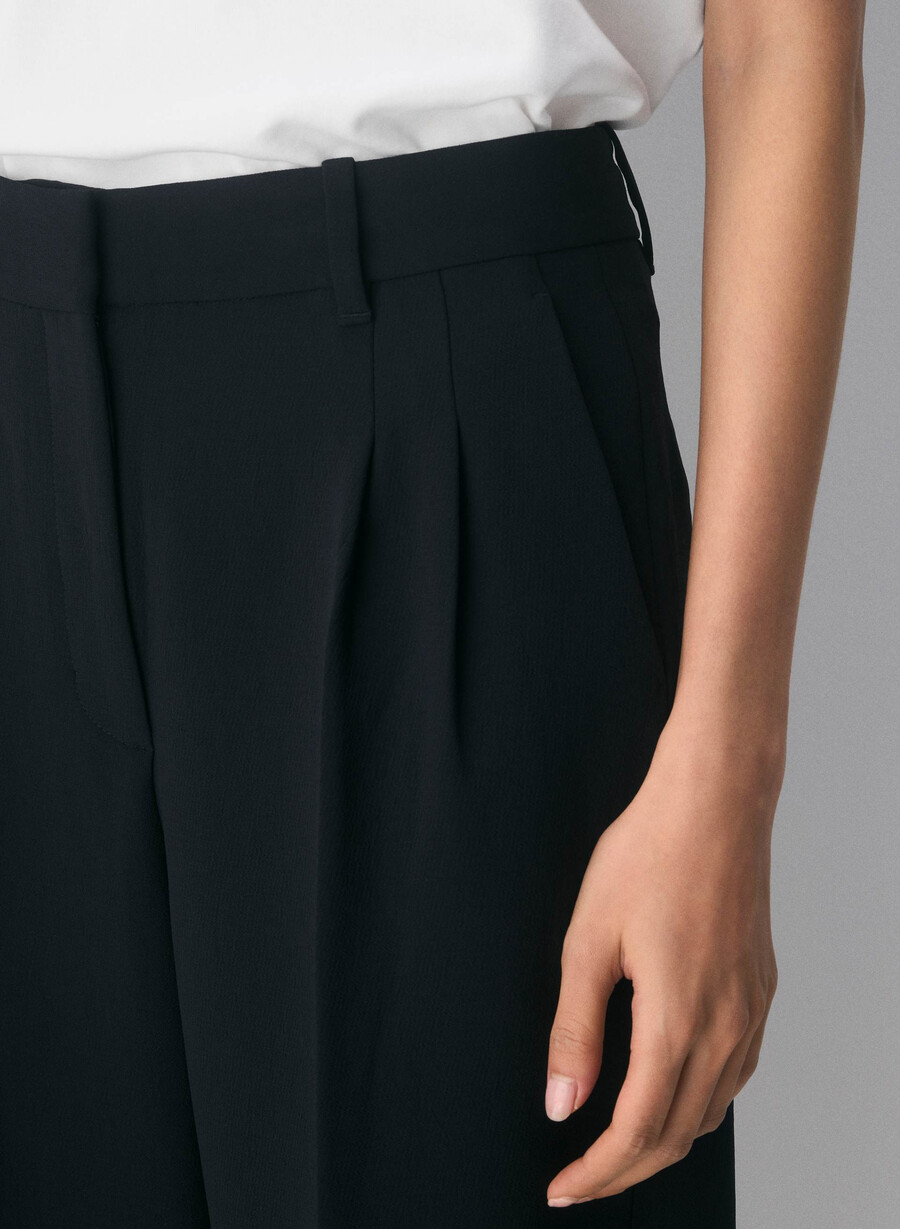 die effortless pant cropped - crepette schwarz