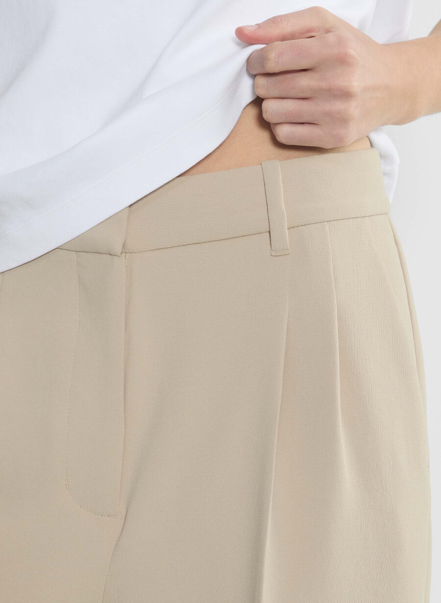die mühelose hose cropped - crepette marcona beige