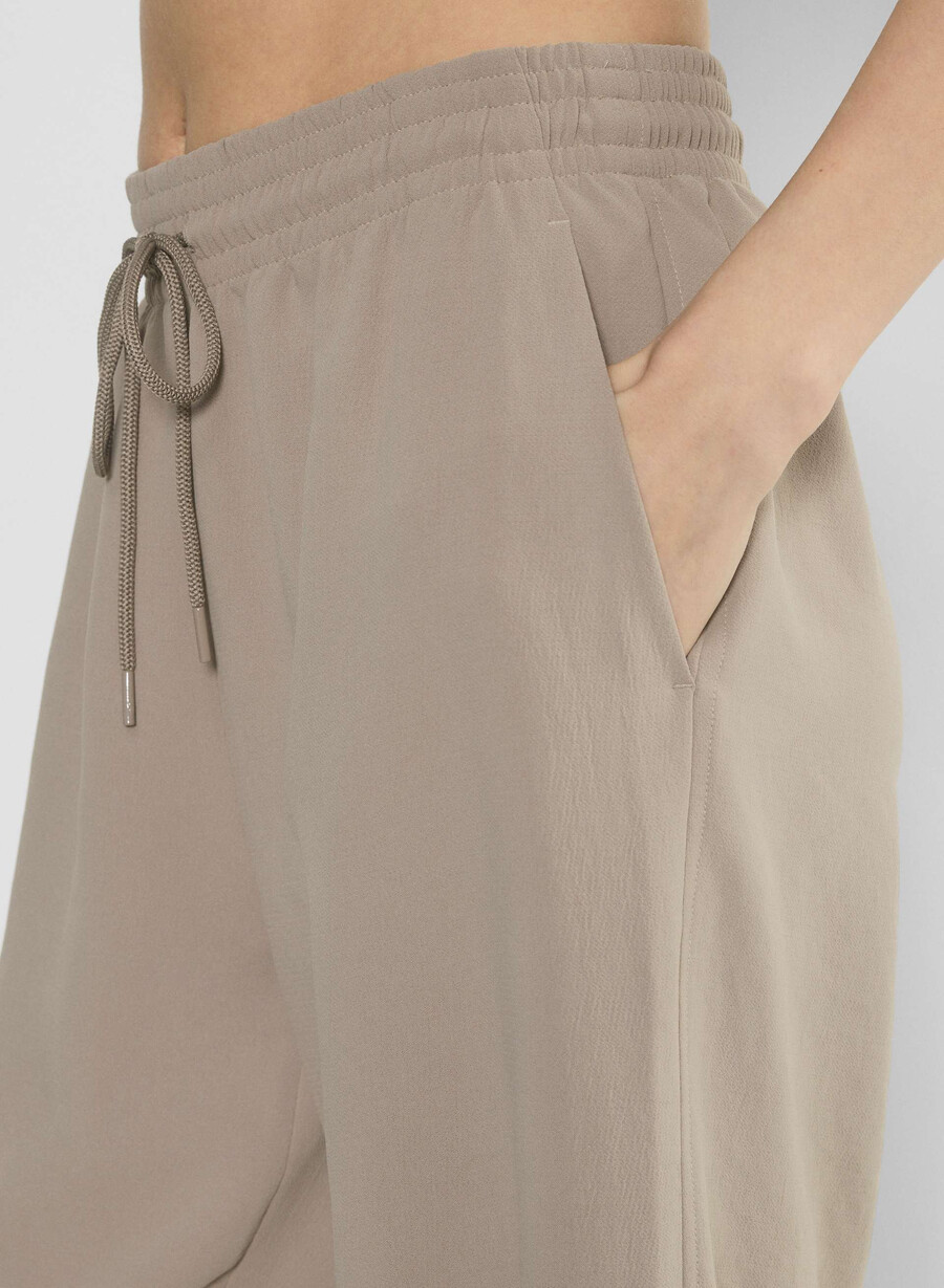 thesis-hose – crepette nomad taupe