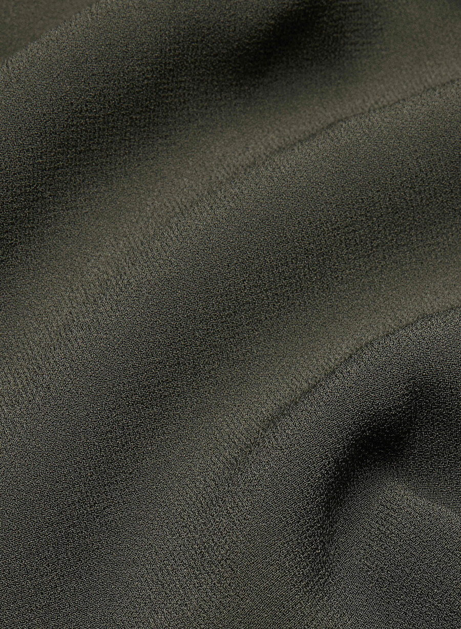 plissierte mini-shorts in dunkeloliv