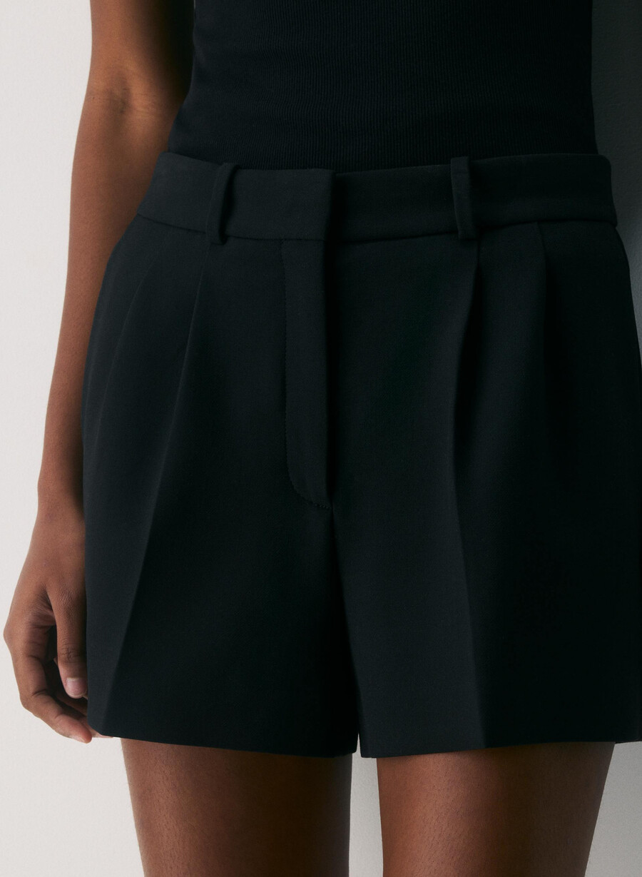 plissierte mini-shorts – reessential schwarz