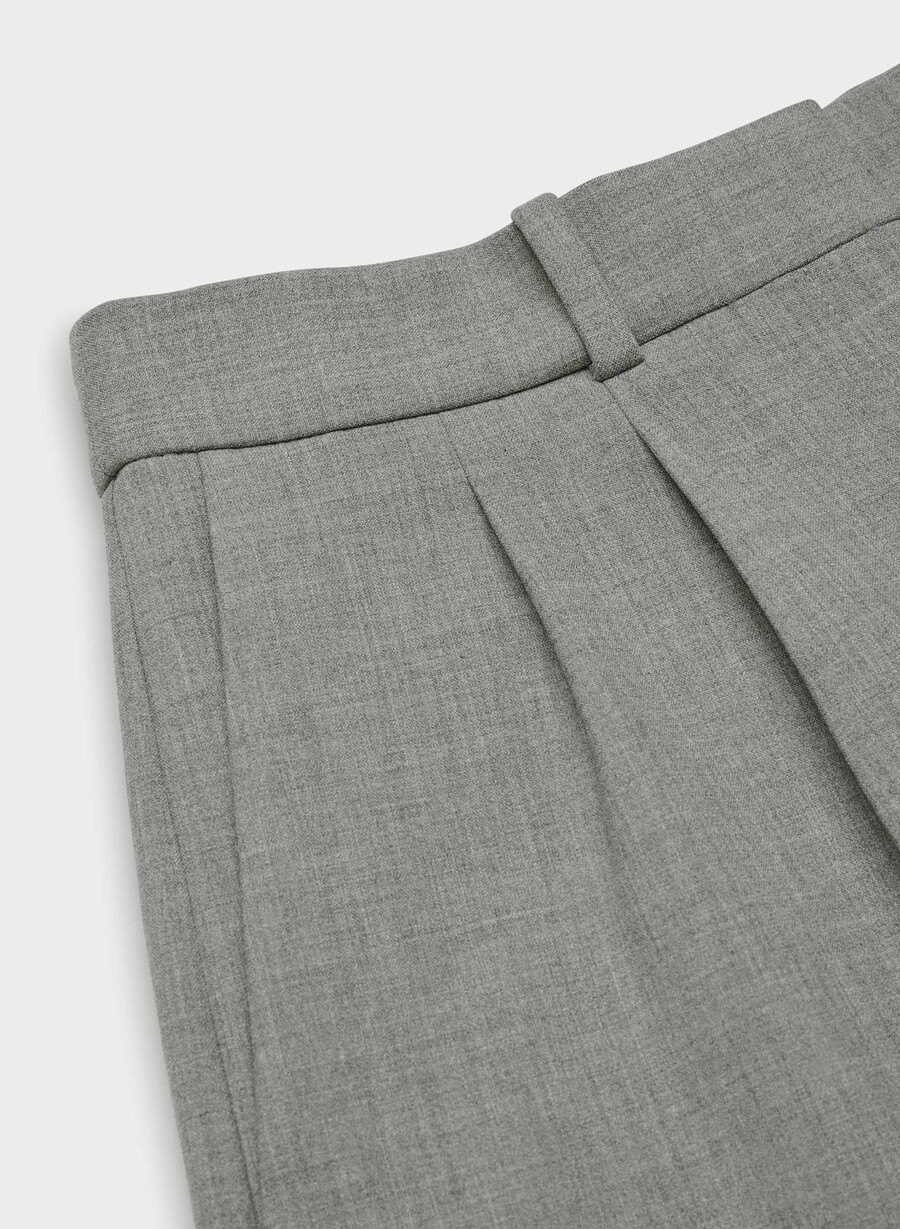 plissierte mini-shorts - reessential heather dunkelgrau