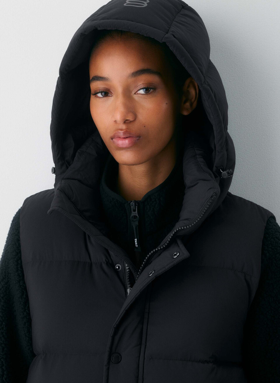 the super puff mid vest - climatte black