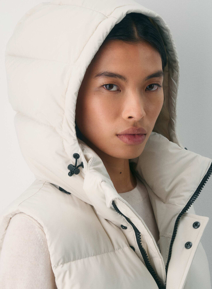 the super puff mid vest - climatte matte pearl