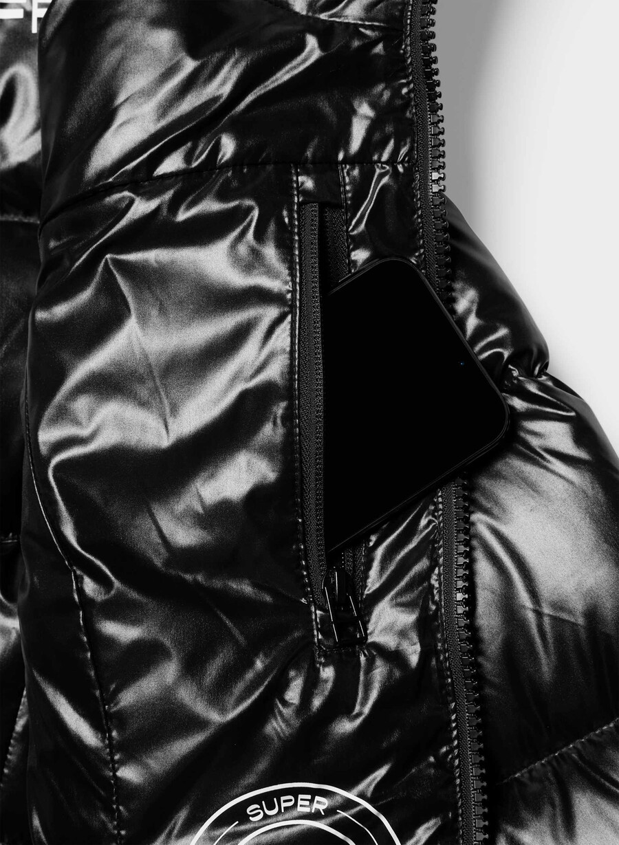 supersnug puff long – hochglanz schwarz