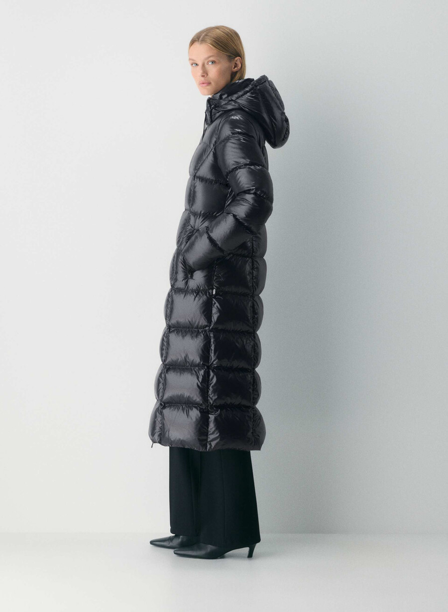 supersnug puff long – hochglanz schwarz