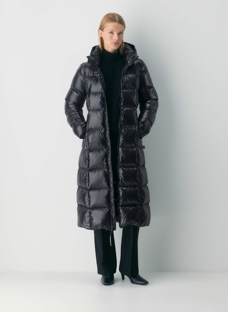 supersnug puff long – hochglanz schwarz