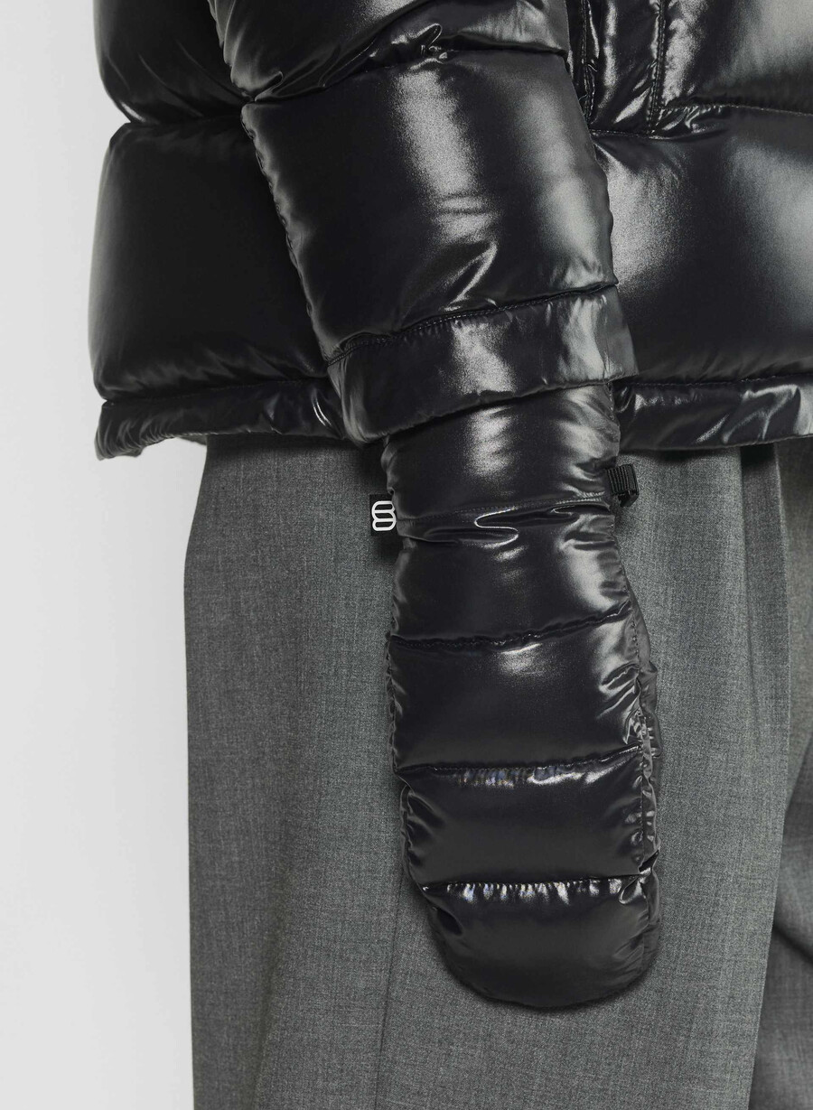the super puff fäustling - hochglänzend schwarz