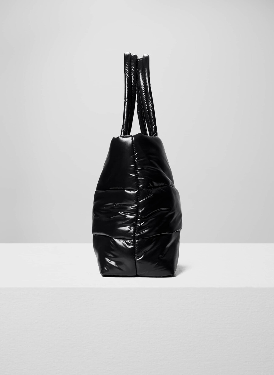 the super puff tragetasche – hochglänzendes schwarz