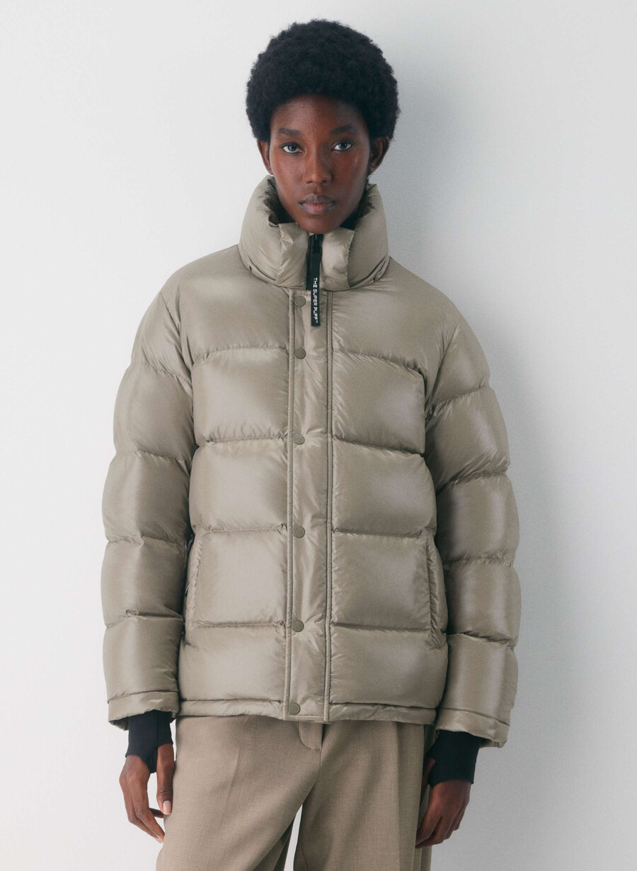 the super puff hochglänzendes modernes taupe