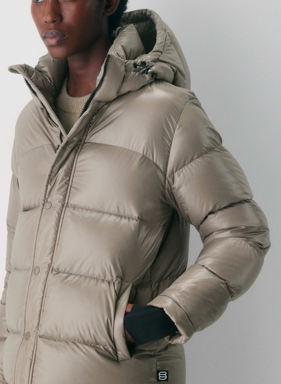 the super puff hochglänzendes modernes taupe