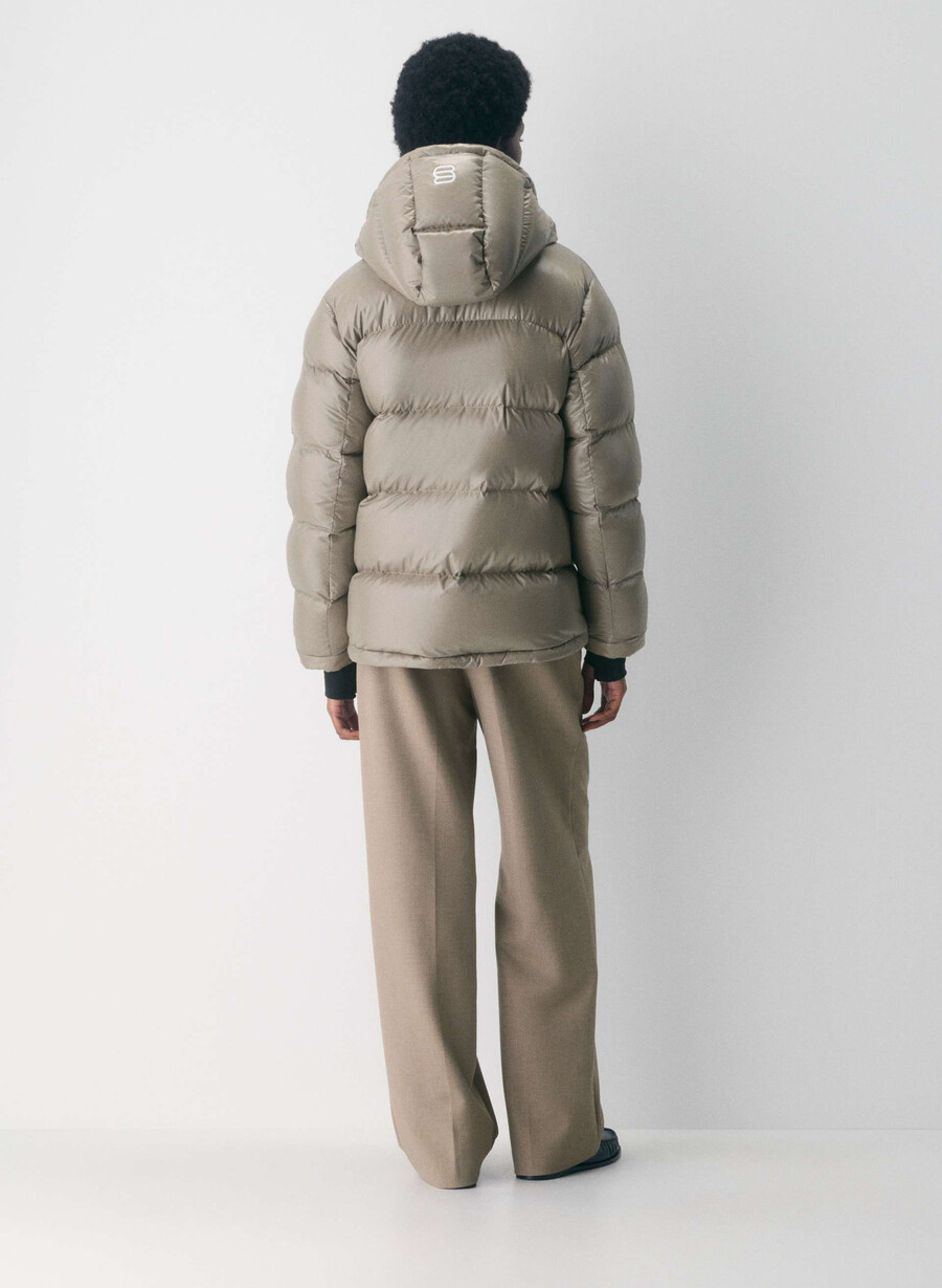 the super puff hochglänzendes modernes taupe