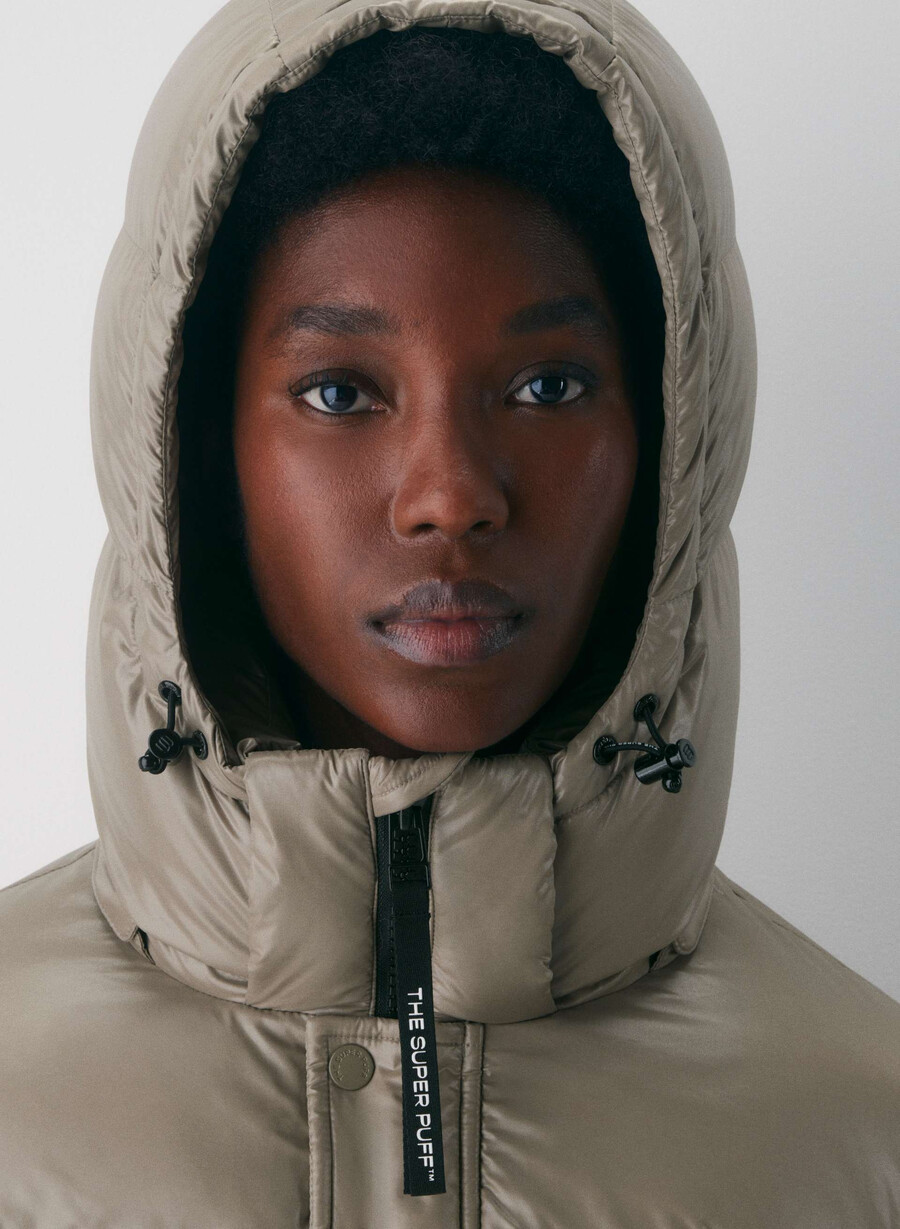 the super puff hochglänzendes modernes taupe
