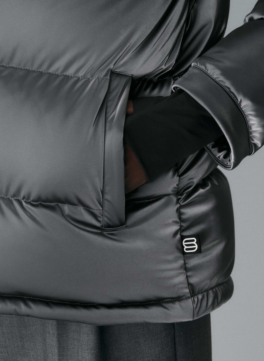 the super puff liquid shine coal grey