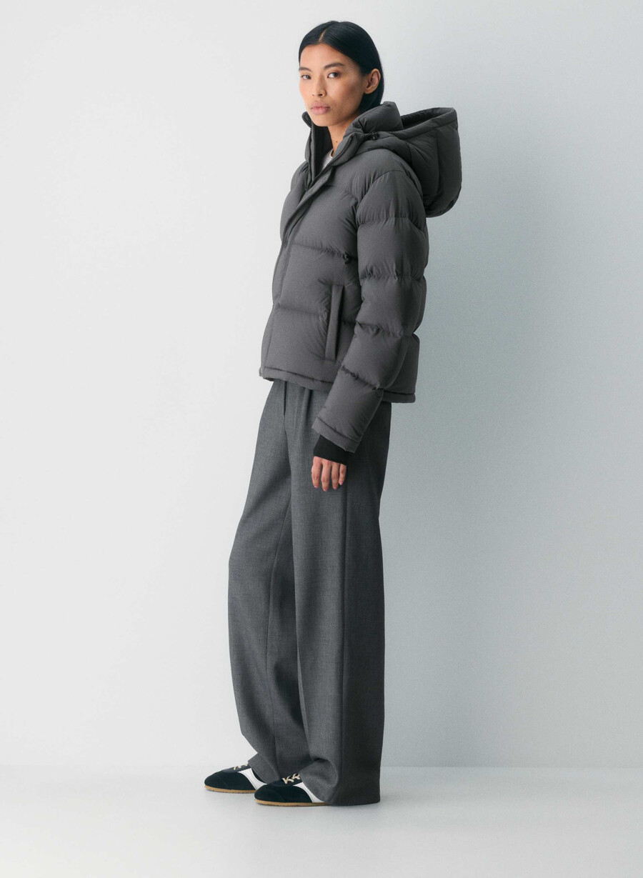 the super puff shorty - climatte coal grey