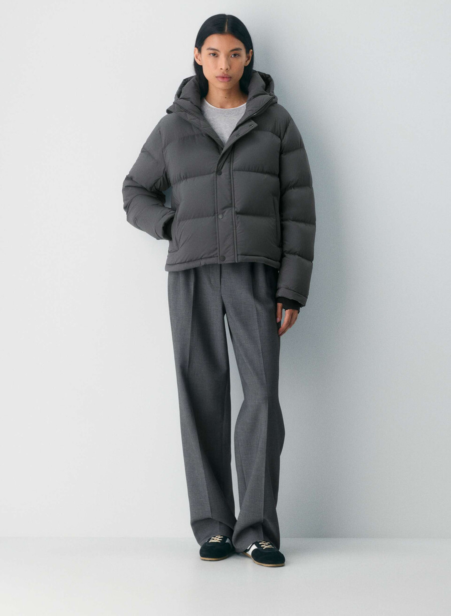 the super puff shorty - climatte coal grey