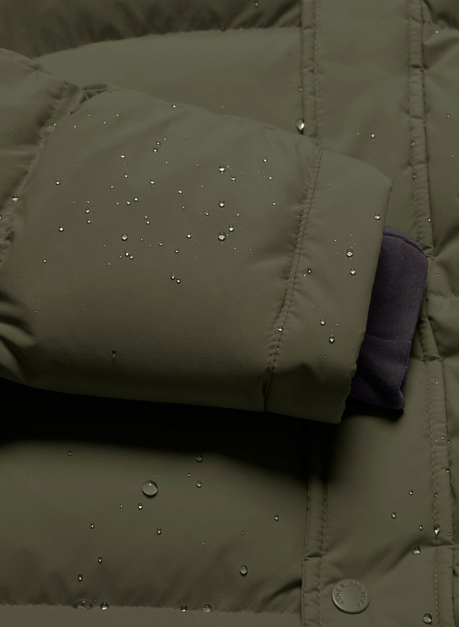 the super puff shorty - climatte dark olive