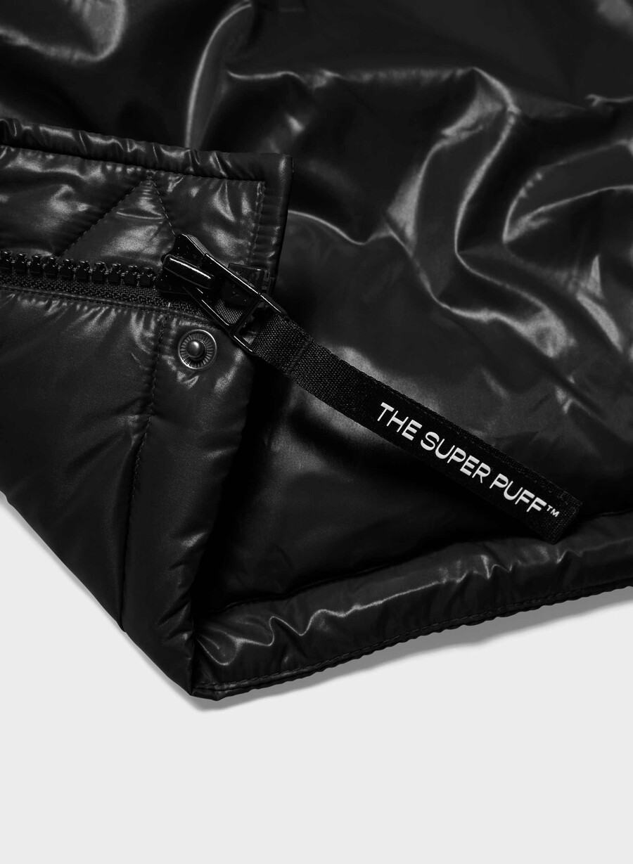 the super puff shorty – hochglanz schwarz
